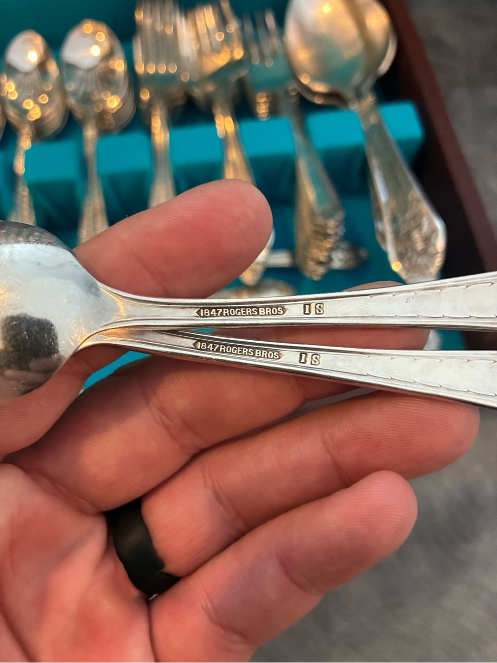 The product is a set of 1847 Rogers Bros silverware containing 61 pieces, - Picture 5 of 9